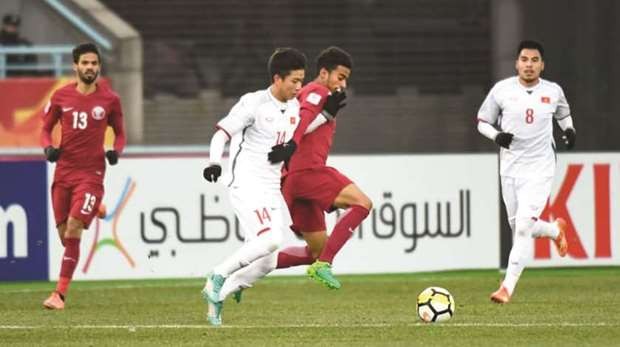 Hình ảnh trận đấu của Giải vô dịch AFC U23 Championship giữa Qatar (áo đỏ) và Việt Nam (áo trắng)  vào hôm qua 23/1