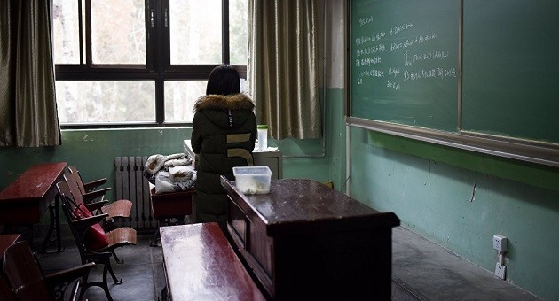 Một nữ sinh viên Trung Quốc trong lớp học