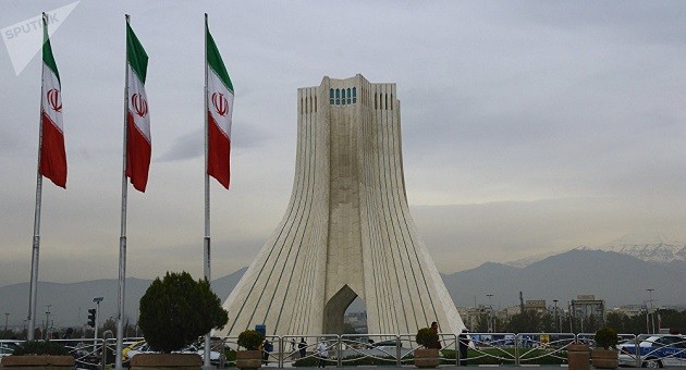 Tháp Azadi ở Tehran, Iran