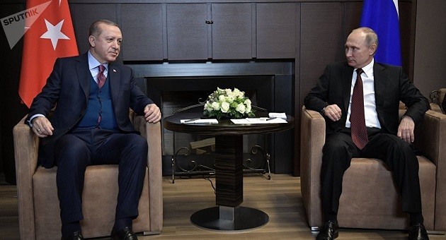 Tổng thống Thổ Nhĩ Kỳ Tayyip Erdogan và Tổng thống Nga Putin (phải)
