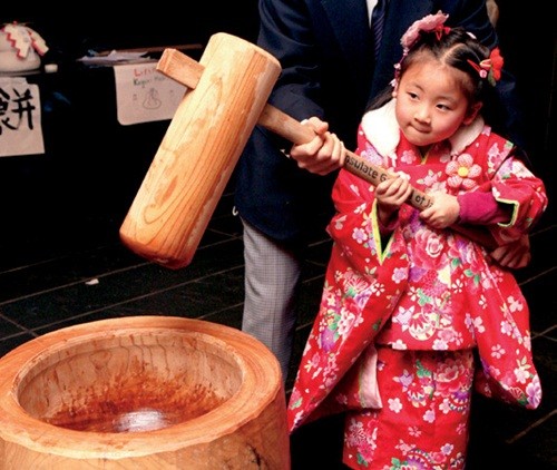 Học cách mẹ Nhật dạy con về ngày Tết truyền thống