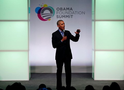 Cựu Tổng thống Barack Obama trong một buổi diễn thuyết.