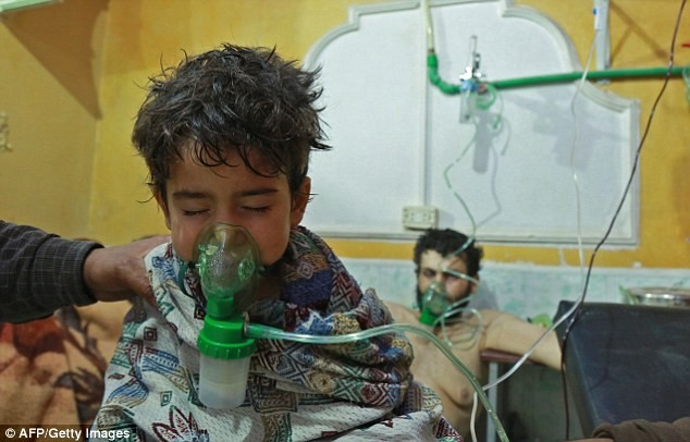 Trẻ em và người lớn Syria bị nghi trở thành nạn nhân của vũ khí hóa học