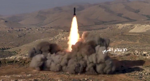 Binh lính Hezbollah bắn tên lửa từ biên giới Lebanon - Syria