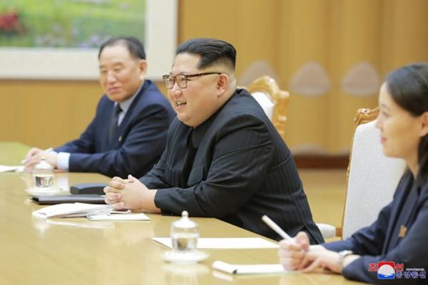 Lãnh đạo Triều Tiên Kim Jong un gặp gỡ đoàn đại biểu của Hàn Quốc tại Bình Nhưỡng