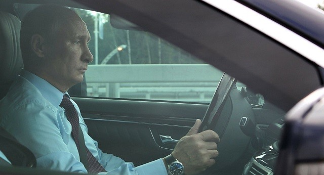 Ông Putin tiết lộ suýt làm tài xế taxi