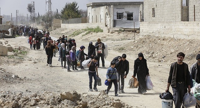 Người dân sơ tán khỏi Đông Ghouta qua một hành lang nhân đạo