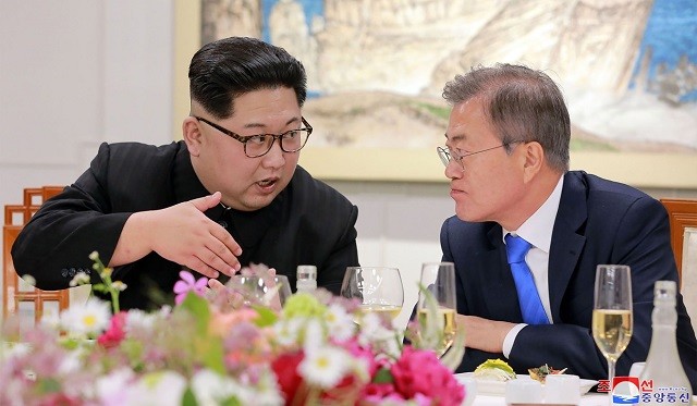 Lãnh đạo Kim Jong-un và Tổng thống Moon Jae-in