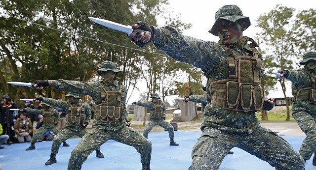 Binh lính Đài Loan tập trận