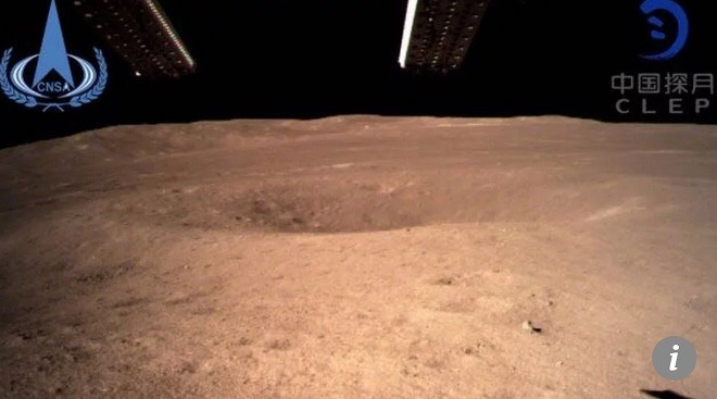 Hình ảnh được tàu thăm dò của Trung Quốc chụp được khi tới vùng tối của Mặt trăng. (Ảnh SCMP)