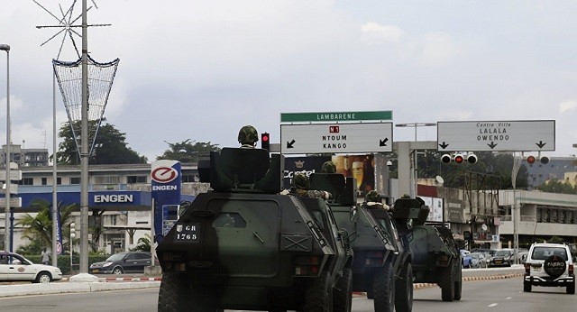 Quân đội Gabon trên đường phố