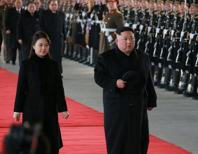 Lãnh đạo Kim Jong-un và phu nhân tới thăm Trung Quốc