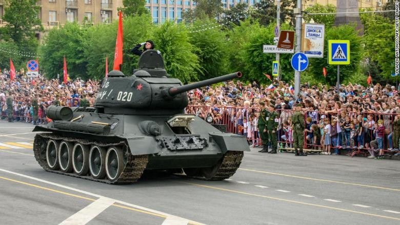 Xe tăng T-34 tham gia diễu hành kỷ niệm Ngày chiến thắng ở Nga