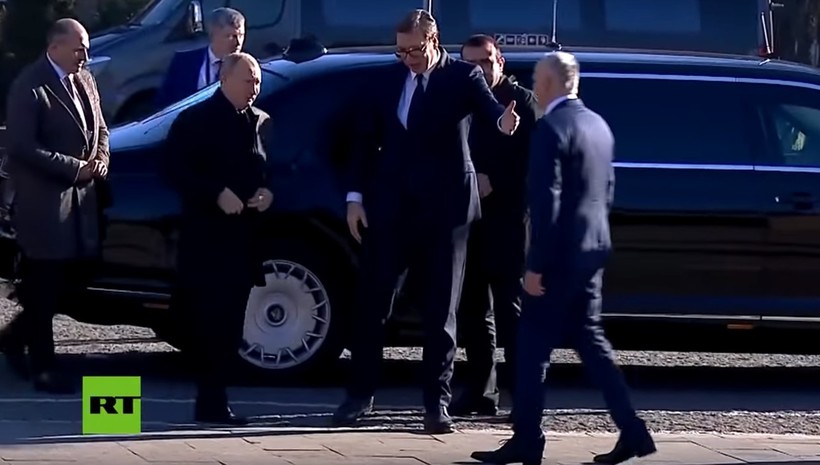 Tổng thống Putin lái limousin bọc thép 6 tấn chở Tổng thống Serbia