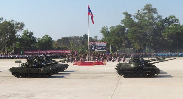 Trả Nga xe tăng T-34, Lào khoe vũ khí mới trong lễ diễu binh
