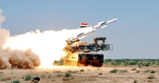 Tên lửa được phóng đi trong một cuộc tập trận của quân đội Syria