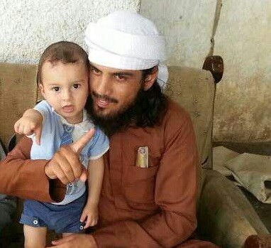 Chỉ huy nhóm IS tại Syria Abu Osama Al-Qurashi (phải).