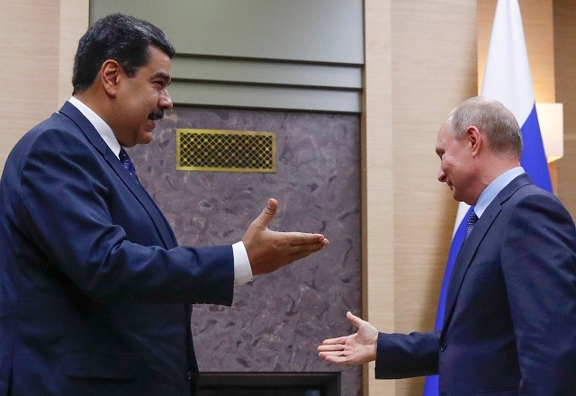 Tổng thống Maduro (trái) và Tổng thống Putin
