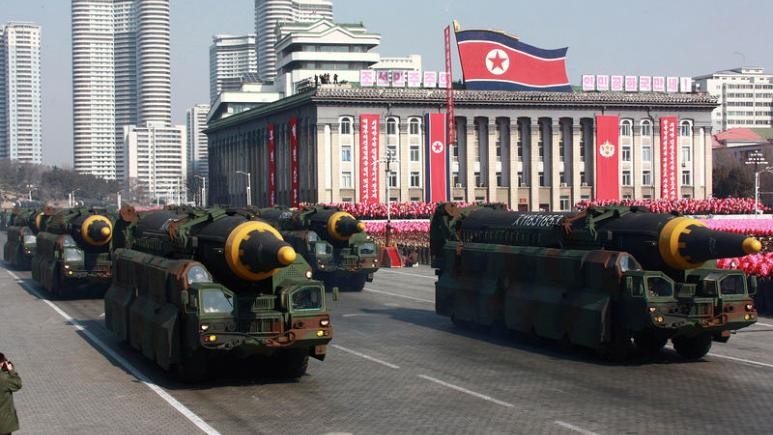 Triều Tiên thể hiện sức mạnh quân sự trong một cuộc diễu binh