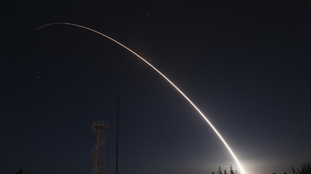 Tên lửa đạn đạo liên lục địa Mỹ thắp sáng bầu trời California