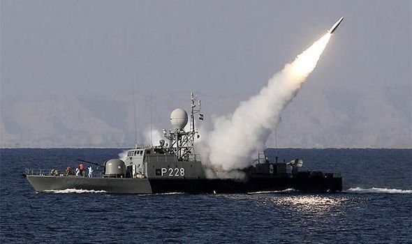 Iran tập trận rầm rộ với sự tham gia của tàu chiến mới nhất