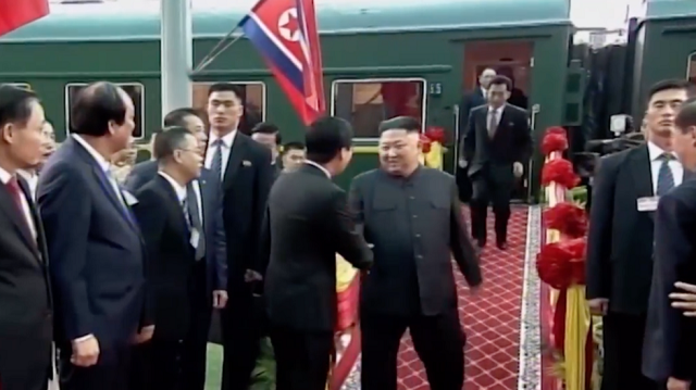 Thông dịch viên của Chủ tịch Kim Jong-un gây chú ý đặc biệt trên mạng xã hội