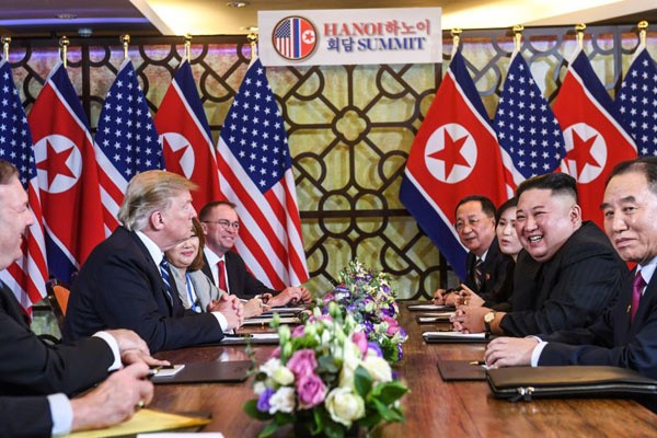 Phái đoàn Mỹ và Triều Tiên trong phiên họp mở rộng sáng nay. Ảnh: AFP.
