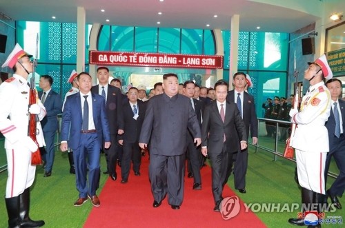 Chủ tịch Kim Jong-un tại ga Đồng Đăng trong chuyến thăm Việt Nam