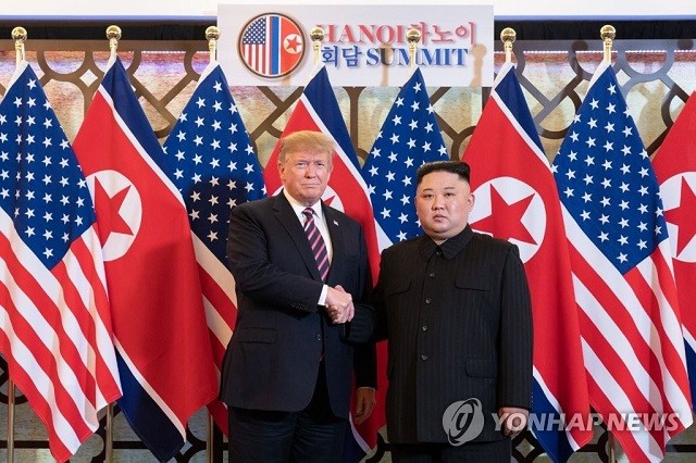 TT Donald Trump và Chủ tịch Kim Jong-un trong thượng đỉnh tại Việt Nam