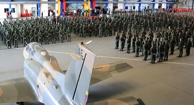 TT Venezuela Maduro tham dự một cuộc tập trận quân sự hồi tháng 2