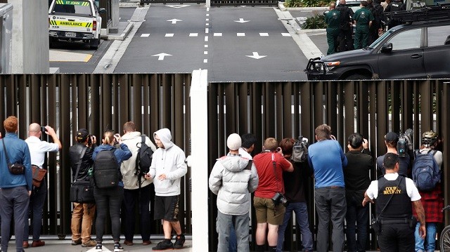 Giới truyền thông đứng trước cổng tòa án quận sau vụ xả súng ở Christchurch