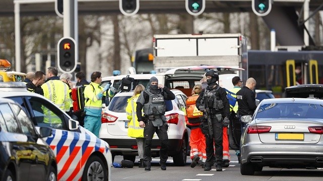Nổ súng trên tàu điện Hà Lan, nghi hành động khủng bố