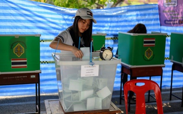 Cử tri Thái Lan đi bỏ phiếu