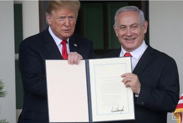 TT Trump và Thủ tướng Israel Netanyahu trong buổi ký công nhận cao nguyên Golan thuộc về Israel