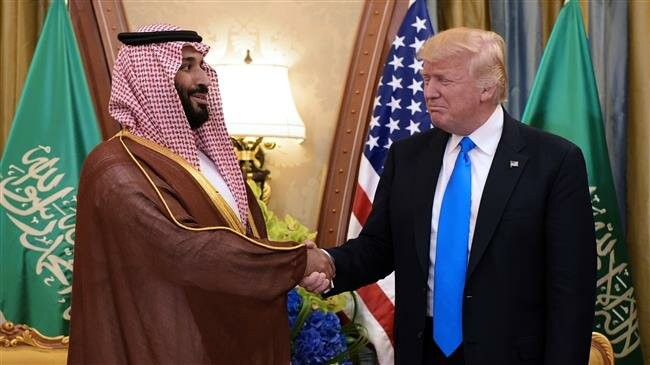 Hoàng Thái Tử Mohammad bin Salman và TT Donald Trump (phải)