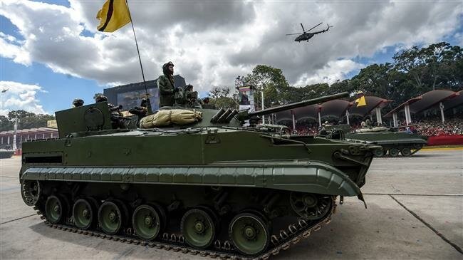 Binh lính Venezuela điều khiển xe tăng Nga
