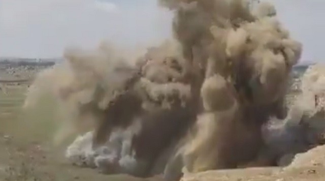 Xem Không lực Mỹ dội bom phá hầm vào căn cứ còn sót lại của IS ở Syria