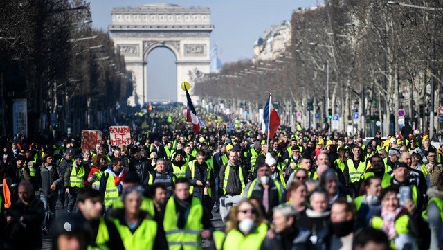 Những người biểu tình Áo vàng ở Pháp.