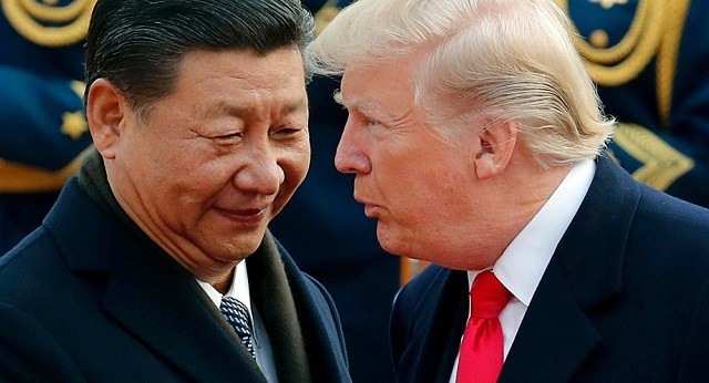 TT Mỹ Donald Trump và  Chủ tịch Trung Quốc Tập Cận Bình (trái).