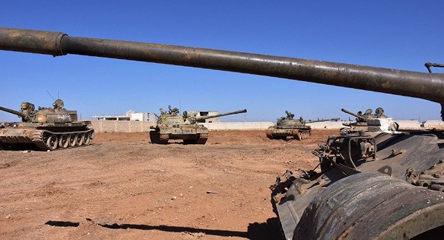 Xe tăng của quân đội Syria ở Aleppo