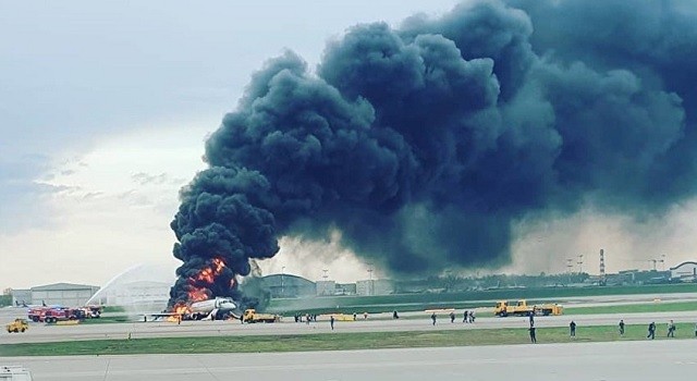 Video máy bay Sukhoi của Nga chở 79 người bốc cháy ngùn ngụt khi hạ cánh khẩn cấp