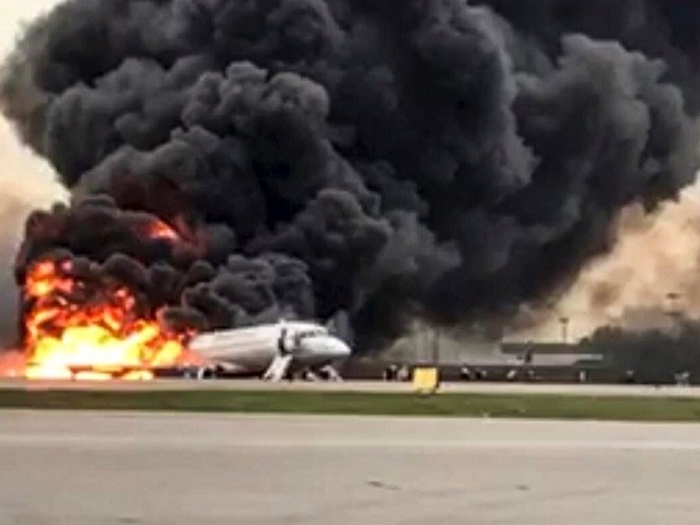 Hiện trường vụ tai nạn máy bay Nga hôm 5/5.
