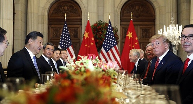 TT Mỹ Donald Trump (thứ 2 bên phải) và Chủ tịch Trung Quốc Tập Cận Bình (thứ 2 bên trái) trong cuộc đàm phán bên lề thượng đỉnh G20 ở Buenos Aires, Argentina.