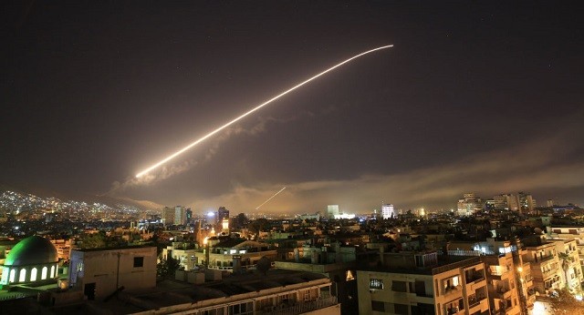 Video: Phòng không Syria chặn đứng vật thể bay phát sáng từ Israel