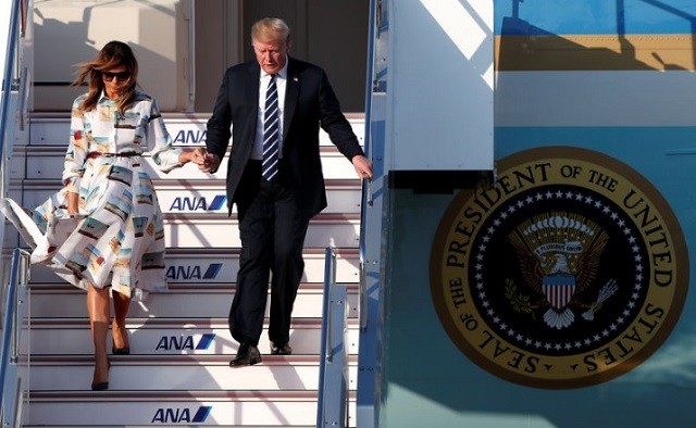 TT Mỹ Donald Trump và phu nhân Melania Trump đã tới Nhật Bản. Ảnh: Reuters