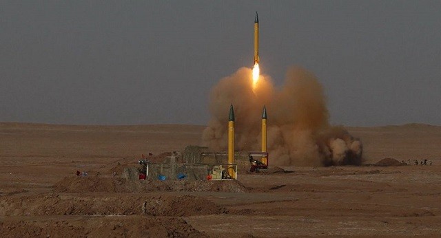 Xem Iran bắn tên lửa từ một địa điểm bí mật