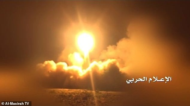 Vũ khí Mỹ "bất lực" với tên lửa hành trình nhắm vào sân bay của Ả rập xê út?