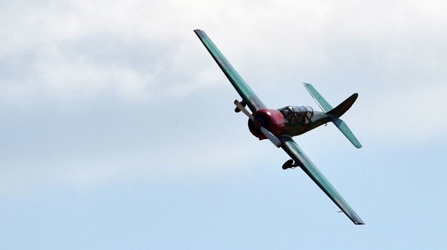 Kinh hoàng khoảnh khắc máy bay lao xuống sông trong triển lãm hàng không Ba Lan