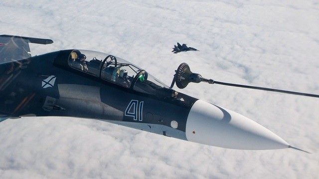 Không quân Nga khoe video chiến cơ Sukhoi tiếp nhiên liệu trên không