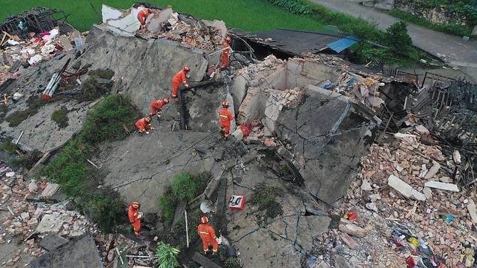 Động đất rung chuyển Trung Quốc, số người thương vong đang tăng lên